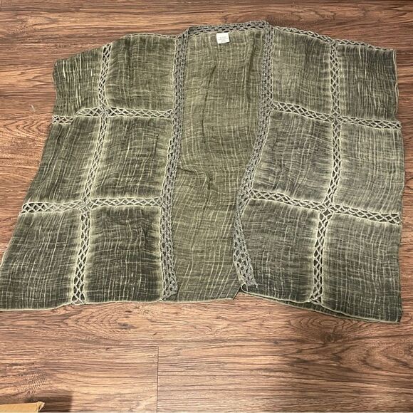 One Size Sleeveless Open Front Flowy Kimono Olive Green - Picture 8 of 10